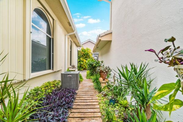Canterbury, 263 Canterbury Dr W, Palm Beach Gardens, Florida 33418, image 2