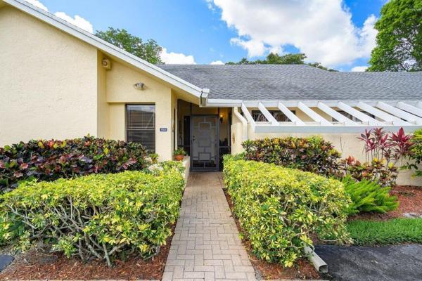 The Villas Of Waterberry, 10904 Waterberry Ct, Boca Raton, Florida 33498, image 1