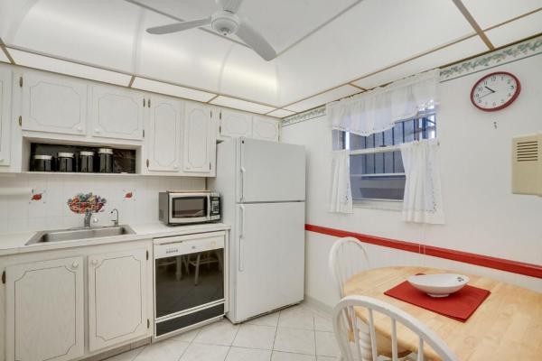 Cambridge House Of Carriage Hills, 351 Cambridge Rd #201, Hollywood, Florida 33024, image 2