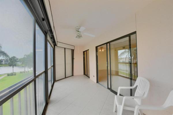 Huntington Towers, 7370 S Oeiolw Blvd #305, Delray Beach, Florida 33446, image 1