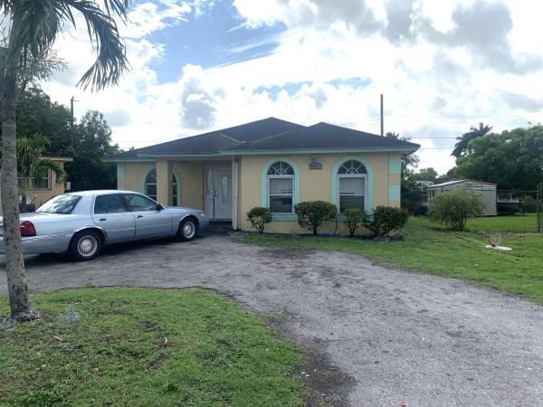 Raders, 607 SW 3rd St, Belle Glade, Florida 33430, image 1
