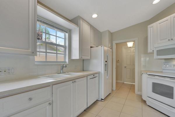 Magnolia Bay, 5031 Magnolia Bay Cir, Palm Beach Gardens, Florida 33418, image 2