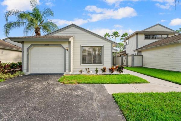 Bedford Mews At Wellington, 13287 Bedford Mews Ct, Wellington, Florida 33414, image 1