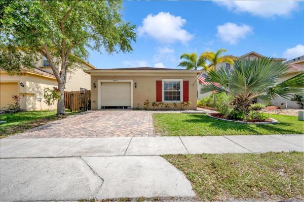 Morningside Palm Breezes Club, 9409 Portside Dr, Fort Pierce, Florida 34945, image 1