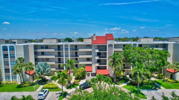 Lavers Resort & Racquet Club, 825 Egret Cir #403, Delray Beach, Florida 33444, image 1