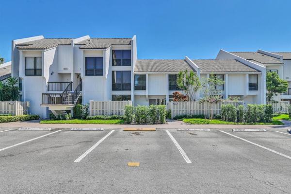 Bridgewood Townhouses At Boca West Country Club, 2106 Bridgewood Dr, Boca Raton, Florida 33434, image 1