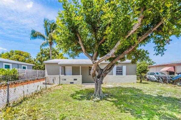Whispering Palms, 1214 S 14th Ct, Lake Worth Beach, Florida 33460, image 1