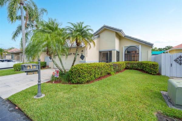 Citrus Glen, 215 Disc Dr, Boynton Beach, Florida 33436, image 1