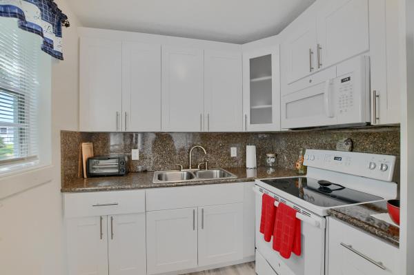Lyndhurst, 57 Lyndhurst C, Deerfield Beach, Florida 33442, image 3