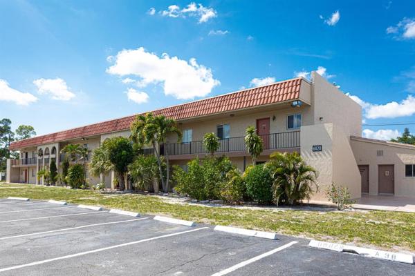 Forest Hill Gardens East, 6028 Forest Hill Blvd #101, West Palm Beach, Florida 33415, image 1