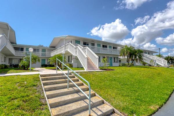 Lakeside Point Gardens, 2290 Sunset Ave #16, Lake Worth Beach, Florida 33461, image 1