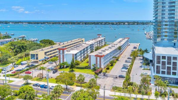 Regency Surf & Racquet Club, 4500 N Flagler Dr #A10, West Palm Beach, Florida 33407, image 2