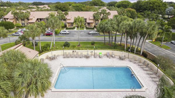 Aspen Glen At Indian Spring, 11209 Aspen Glen Dr, Boynton Beach, Florida 33437, image 2