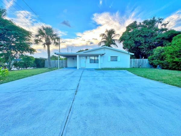 Lyndon Lanes, 1423 S Broadway, Lantana, Florida 33462, image 1