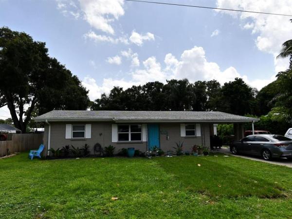 Maravilla Plaza, 1703 Edgevale Rd, Fort Pierce, Florida 34982, image 1