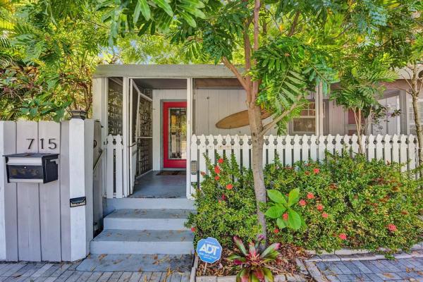 Victoria Courts, 715 NE 17th Ave, Fort Lauderdale, Florida 33304, image 1