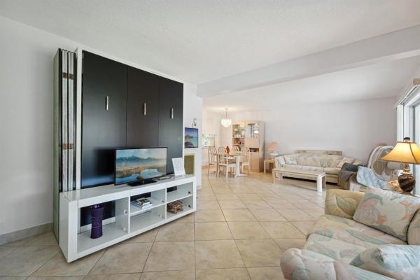 Lake Clarke Gardens, 2855 S Garden Dr #212, Palm Springs, Florida 33461, image 1