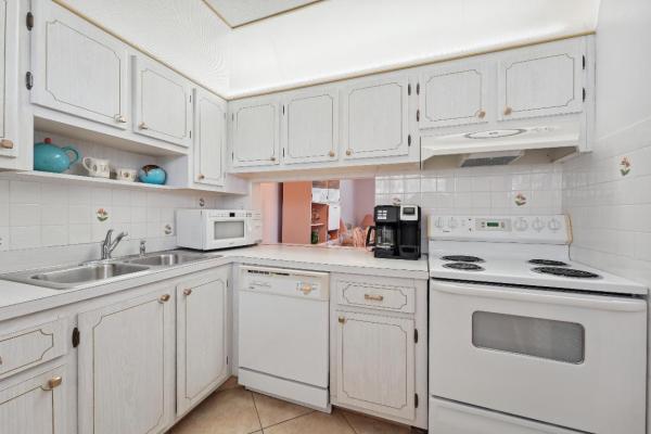 Lake Clarke Gardens, 2855 S Garden Dr S #212, Lake Worth, Florida 33461, image 1