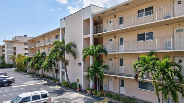 Boca House, 698 NE Spanish River Blvd #24, Boca Raton, Florida 33431, image 1