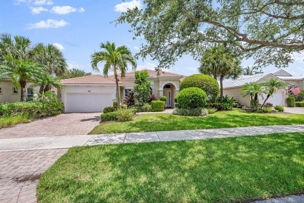 Riverside Oaks, 137 Magnolia Way, Tequesta, Florida 33469, image 1