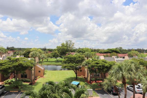 Golden Lakes Village, 140 Lake Nancy Ln #414, West Palm Beach, Florida 33411, image 1