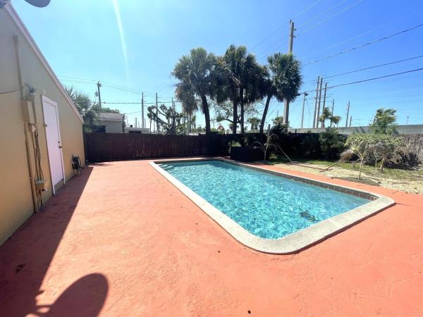 Knowles Court, 731 59th St, West Palm Beach, Florida 33407, image 1