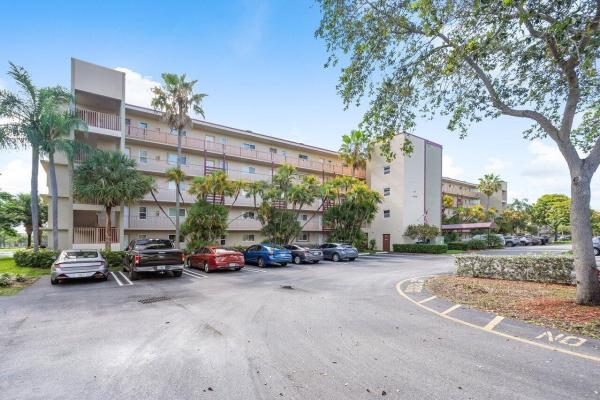 Gathering Place At Cypress Bend, 2108 S Cypress Bend Dr #406, Pompano Beach, Florida 33069, image 1