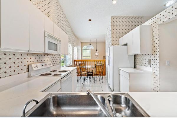 Palm Isles, 7354 Lake Meadow Way #202, Boynton Beach, Florida 33437, image 3