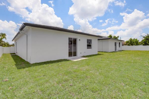 Southern Boulevard Pines, 113 Neva Dr, West Palm Beach, Florida 33415, image 2