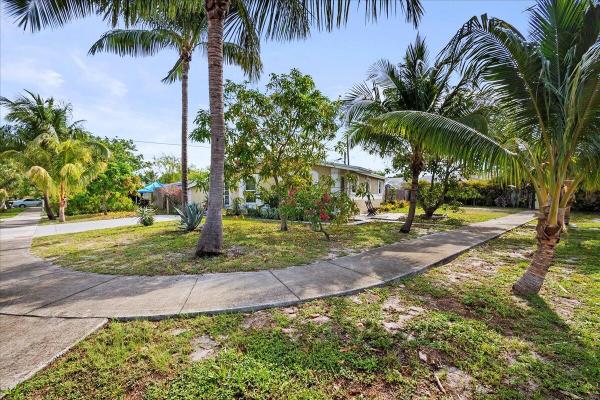 Park Manor, 5290 NE 10th Ave, Deerfield Beach, Florida 33064, image 1