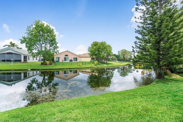 Crestwood, 49 Sparrow Dr, Royal Palm Beach, Florida 33411, image 2