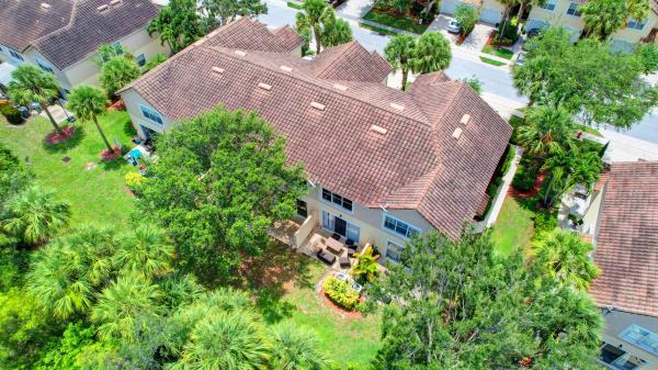Pinewood Lake, 1052 Pinewood Lake Ct, Greenacres, Florida 33415, image 2