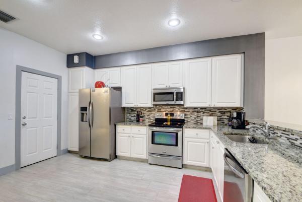 Pinewood Lake, 1052 Pinewood Lake Ct, Greenacres, Florida 33415, image 3