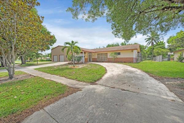 Palm Beach Lakes North, 4228 Latona Ave, West Palm Beach, Florida 33407, image 1