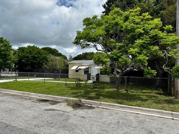 Maravilla Gardens, 406 Palm Ave, Fort Pierce, Florida 34982, image 1