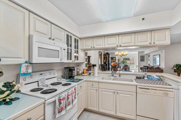 Coral Cove At Coral Lakes, 12547 Imperial Isle Dr #306, Boynton Beach, Florida 33437, image 2