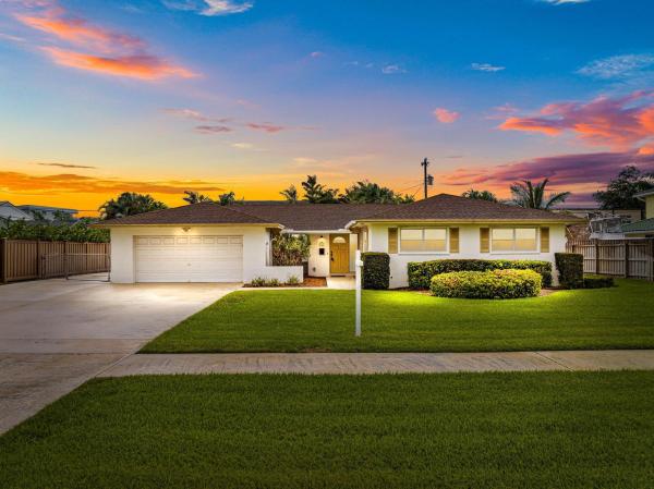Yacht Club, 131 Gulfstream Rd, North Palm Beach, Florida 33408, image 1