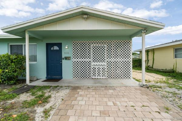 Palm Beach Cabana Colony, 3160 Capri Rd, Palm Beach Gardens, Florida 33410, image 1