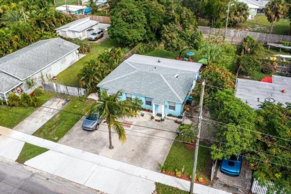 Linns, 327 SE 3rd Ave, Delray Beach, Florida 33483, image 1