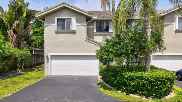 Lighthouse Pointe Villas, 5408 Pointe Villa Dr #E, Lighthouse Point, Florida 33064, image 1