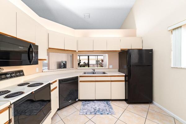 South Lake At Dos Lagos, 16 Via De Casas Sur #204, Boynton Beach, Florida 33426, image 1