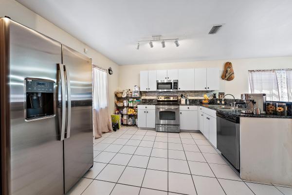 Inlet City, 1303 W 6th St, Riviera Beach, Florida 33404, image 2