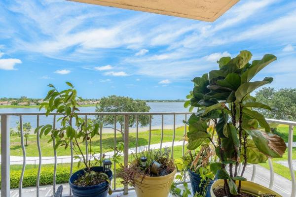 Breakwaters Of The Palm Beaches, 470 Executive Center Dr #4C, West Palm Beach, Florida 33401, image 2