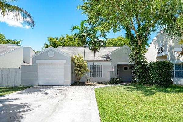 Trends At Boca Raton, 8359 Dynasty Dr, Boca Raton, Florida 33433, image 2