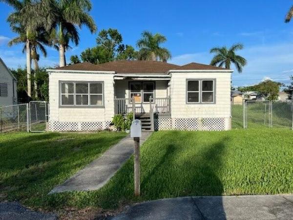 Pahokee No HOA, 256 Banyan Ave, Pahokee, Florida 33476, image 1