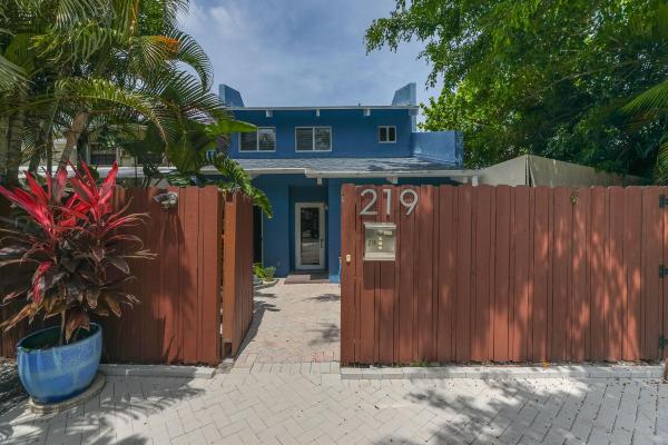 Pineapple Place, 219 NE 17th Ave, Fort Lauderdale, Florida 33301, image 1