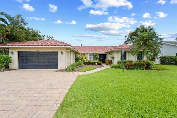 Lakeside Shores, 12853 Guilford Cir, Wellington, Florida 33414, image 2