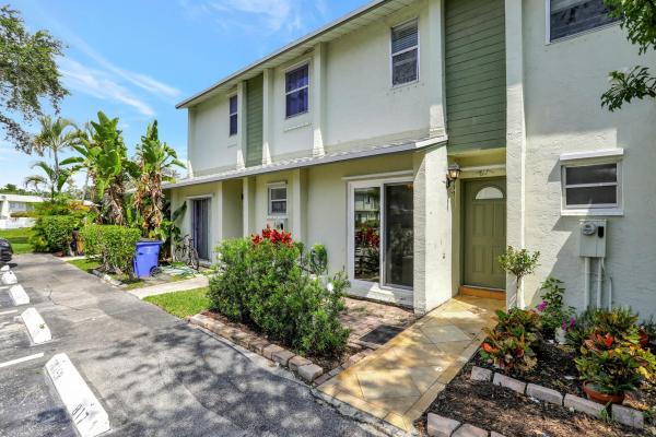 Crystal View Townhomes, 817 Crystal Lake Dr, Pompano Beach, Florida 33064, image 1
