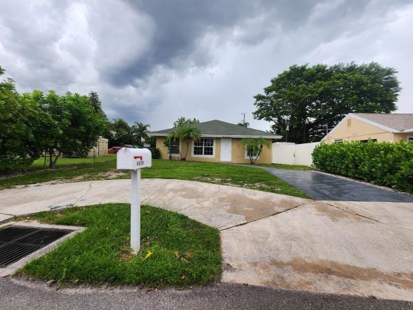 Delaware Manor, 4339 Sussex Ave, Lake Worth Beach, Florida 33461, image 1