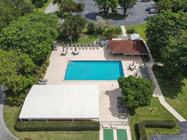 Poinciana Place 3, 3595 Birdie Dr #402, Lake Worth, Florida 33467, image 1